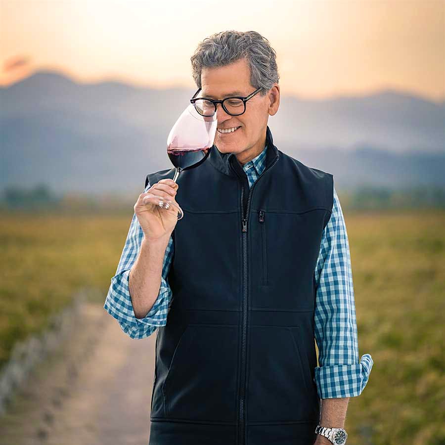 Celebrated California vintner Paul Hobbs founded Viña Cobos in 1998 after decades spent consulting with Spanish houses such as Bodega Catena Zapata.