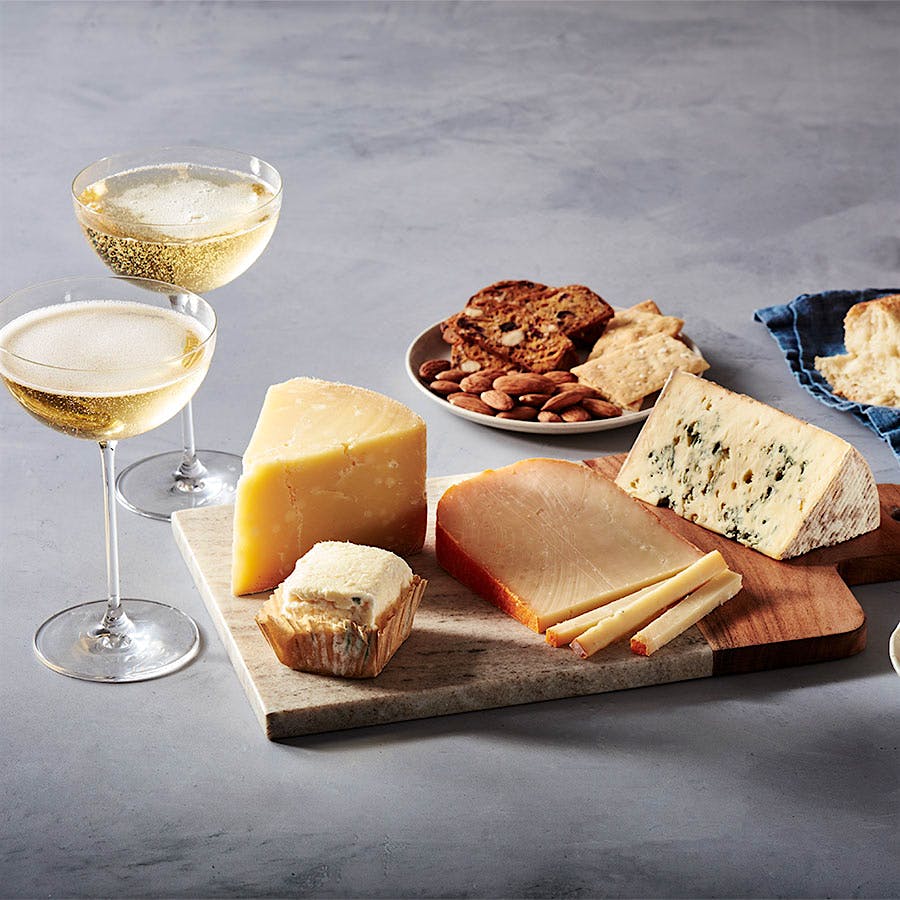 From chévre to Cheddar, these seven cheeses are ideal accompaniments to American bubbly.