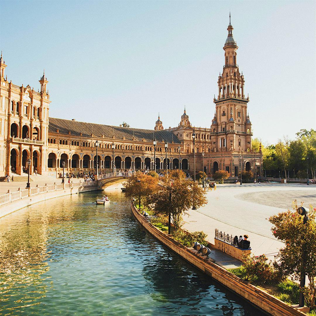 Built for the 1929 Ibero-American Exposition, Plaza de España’s grandiose buildings now house museums and government agencies.